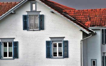 Découvrez l'importance de faire installer des volets battants chez vous...