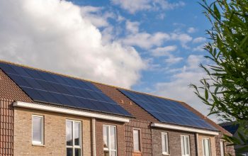 Orientation des panneaux solaires : quel impact sur votre production d’énergie ?