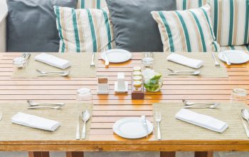 Quelle taille de table de jardin choisir pour votre extérieur ?