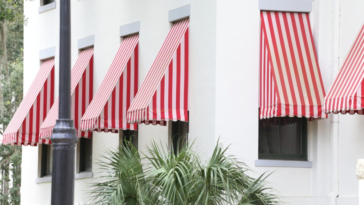 Store vertical ou store banne : que choisir pour votre façade ?